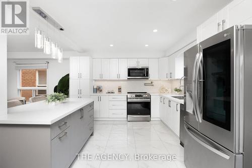 10 Karen Court, Brampton, ON - Indoor Photo Showing Kitchen With Upgraded Kitchen