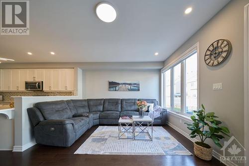 62 Jardiniere Street, Ottawa, ON - Indoor Photo Showing Living Room