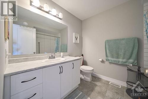 Family Bathroom - 62 Jardiniere Street, Ottawa, ON - Indoor Photo Showing Bathroom