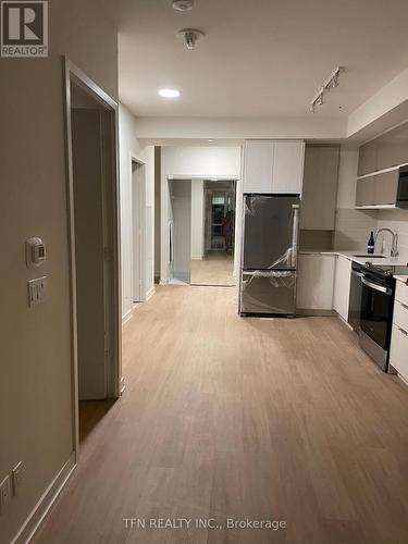 518 - 10 Deerlick Court, Toronto, ON - Indoor Photo Showing Kitchen