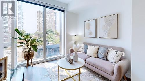 509 - 3 Gloucester Street, Toronto, ON - Indoor Photo Showing Living Room