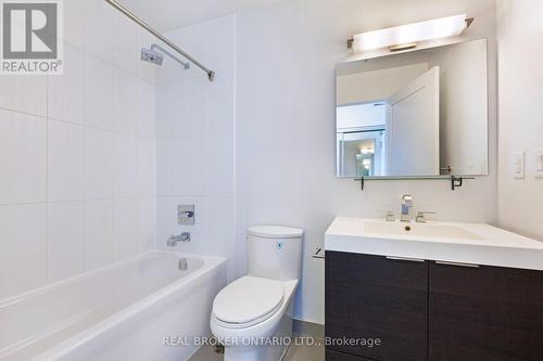 2602 - 318 Richmond Street W, Toronto, ON - Indoor Photo Showing Bathroom