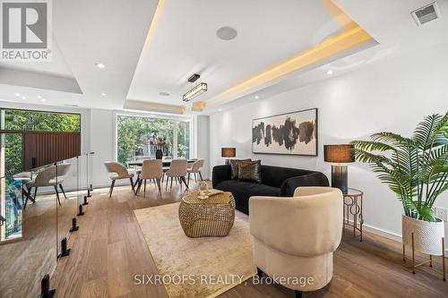 42 Orley Avenue, Toronto (Woodbine-Lumsden), ON - Indoor Photo Showing Living Room