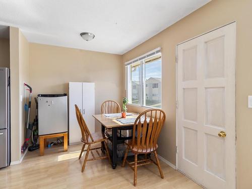 80-800 Valhalla Drive, Kamloops, BC - Indoor Photo Showing Dining Room