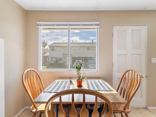 80-800 Valhalla Drive, Kamloops, BC - Indoor Photo Showing Dining Room