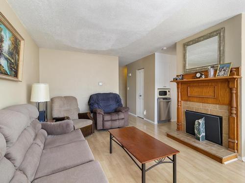 80-800 Valhalla Drive, Kamloops, BC - Indoor Photo Showing Living Room With Fireplace