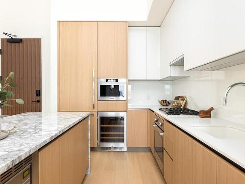 210-521 Courtney St, Victoria, BC - Indoor Photo Showing Kitchen With Upgraded Kitchen