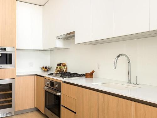 210-521 Courtney St, Victoria, BC - Indoor Photo Showing Kitchen