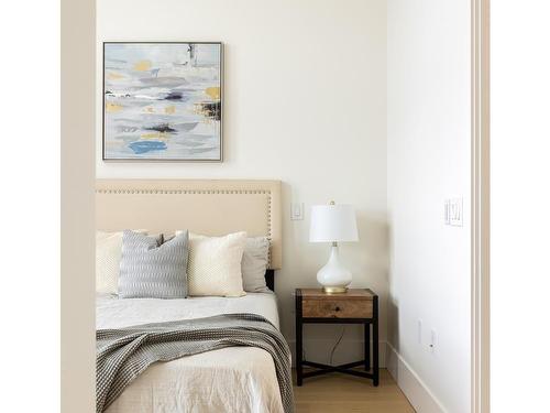 210-521 Courtney St, Victoria, BC - Indoor Photo Showing Bedroom