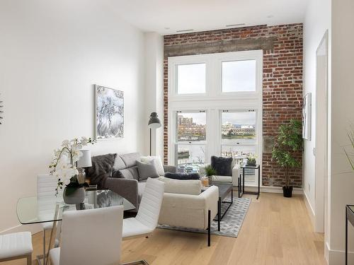 210-521 Courtney St, Victoria, BC - Indoor Photo Showing Living Room