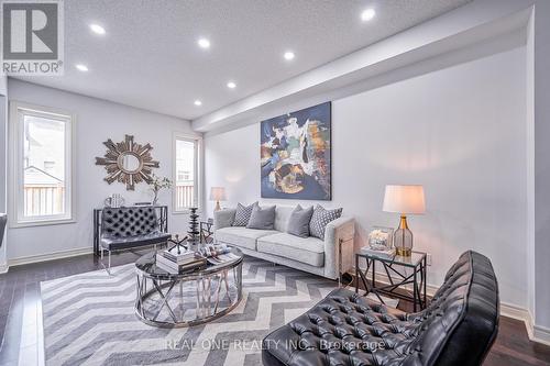 114 Beckett Avenue, Markham, ON - Indoor Photo Showing Living Room