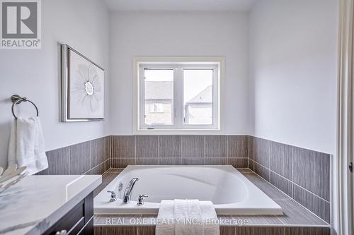 114 Beckett Avenue, Markham, ON - Indoor Photo Showing Bathroom