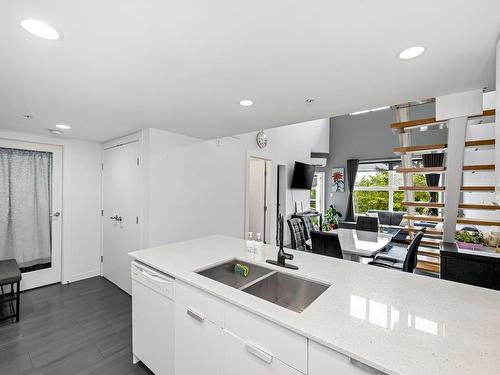 432-2871 Jacklin Rd, Langford, BC - Indoor Photo Showing Kitchen With Double Sink