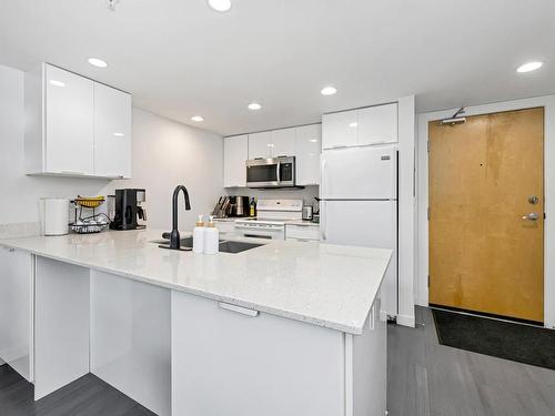 432-2871 Jacklin Rd, Langford, BC - Indoor Photo Showing Kitchen With Upgraded Kitchen