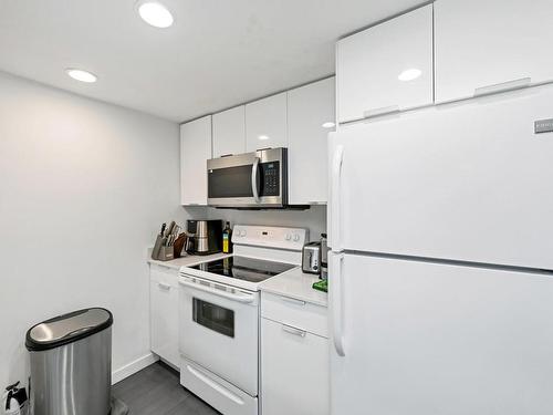 432-2871 Jacklin Rd, Langford, BC - Indoor Photo Showing Kitchen