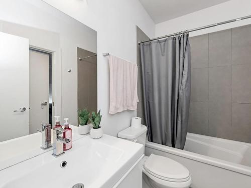 432-2871 Jacklin Rd, Langford, BC - Indoor Photo Showing Bathroom