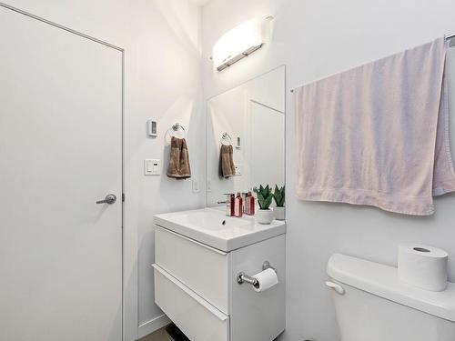 432-2871 Jacklin Rd, Langford, BC - Indoor Photo Showing Bathroom