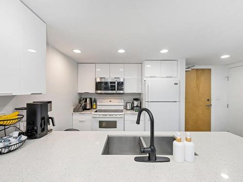 432-2871 Jacklin Rd, Langford, BC - Indoor Photo Showing Kitchen With Double Sink