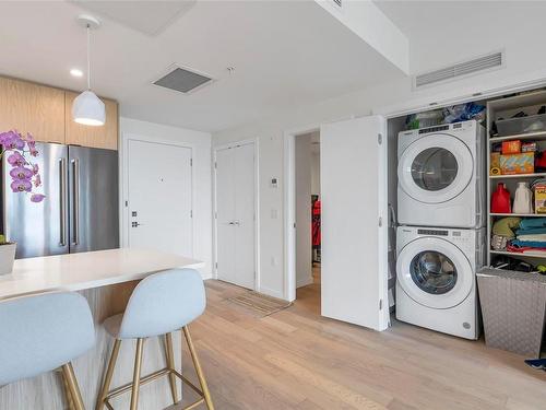 306-5120 Cordova Bay Rd, Saanich, BC - Indoor Photo Showing Laundry Room