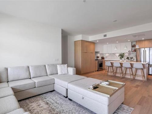 306-5120 Cordova Bay Rd, Saanich, BC - Indoor Photo Showing Living Room