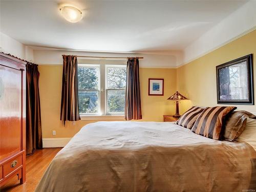 1003 Davie St, Victoria, BC - Indoor Photo Showing Bedroom