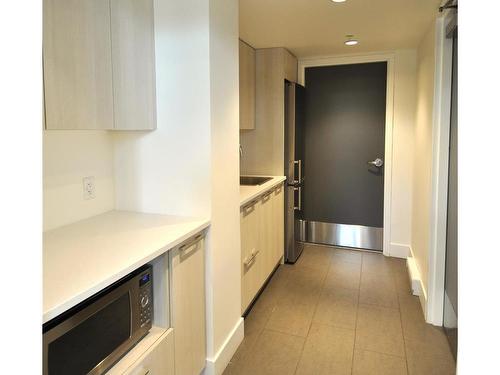 1405-960 Yates St, Victoria, BC - Indoor Photo Showing Kitchen