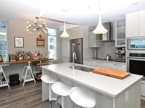 1405-960 Yates St, Victoria, BC - Indoor Photo Showing Kitchen With Double Sink With Upgraded Kitchen