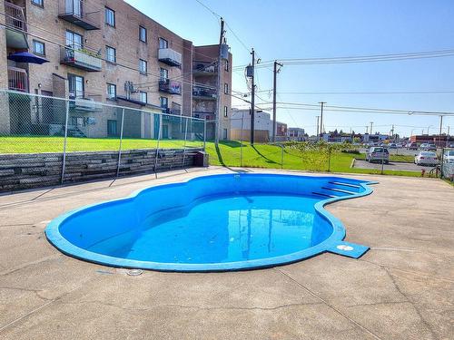 Piscine - 121-2080 Rue Mayfield, Laval (Chomedey), QC - Outdoor With In Ground Pool