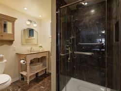 Ensuite bathroom - 