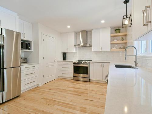 Cuisine - 162 Rue De Fontenelle, Blainville, QC - Indoor Photo Showing Kitchen With Upgraded Kitchen