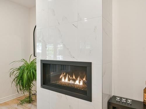 Salon - 162 Rue De Fontenelle, Blainville, QC - Indoor With Fireplace