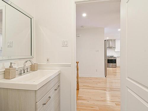 Salle d'eau - 162 Rue De Fontenelle, Blainville, QC - Indoor Photo Showing Bathroom