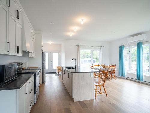 Kitchen - 1500 Rue Houle, Trois-Rivières, QC - Indoor Photo Showing Kitchen With Upgraded Kitchen