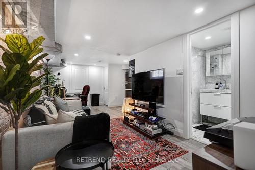 35 Chryessa Avenue, Toronto (Rockcliffe-Smythe), ON - Indoor Photo Showing Living Room