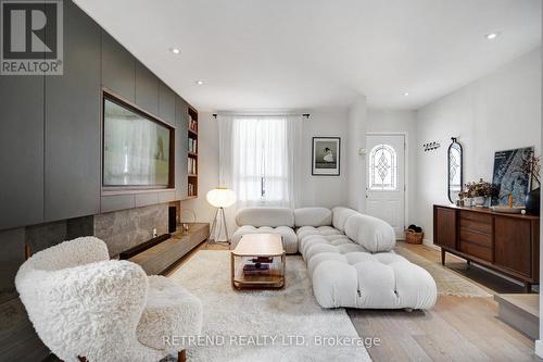 35 Chryessa Avenue, Toronto (Rockcliffe-Smythe), ON - Indoor Photo Showing Living Room