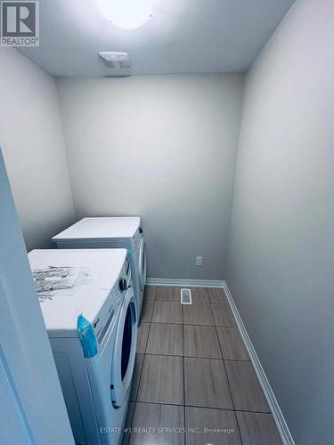 163 Freedom Crescent, Hamilton (Mount Hope), ON - Indoor Photo Showing Laundry Room