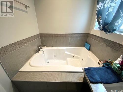 224 Valley Meadow Court, Swift Current, SK - Indoor Photo Showing Bathroom