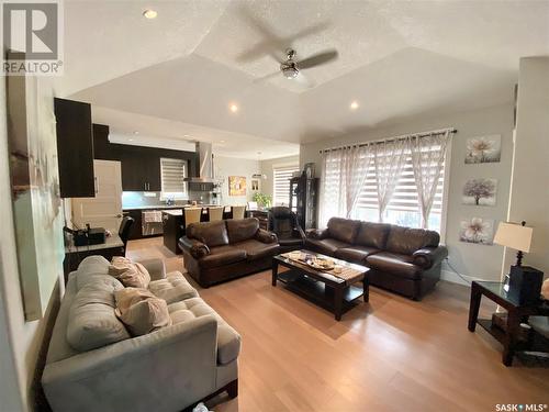 224 Valley Meadow Court, Swift Current, SK - Indoor Photo Showing Living Room