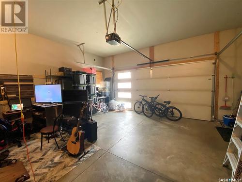 224 Valley Meadow Court, Swift Current, SK - Indoor Photo Showing Garage