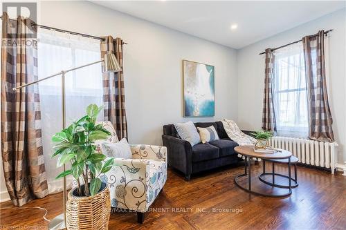 77 Poulette Street, Hamilton, ON - Indoor Photo Showing Living Room