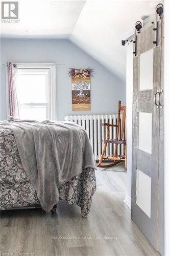 77 Poulette Street, Hamilton (Kirkendall), ON - Indoor Photo Showing Bedroom