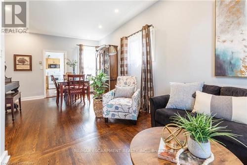 77 Poulette Street, Hamilton, ON - Indoor Photo Showing Living Room