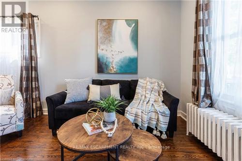 77 Poulette Street, Hamilton (Kirkendall), ON - Indoor Photo Showing Living Room