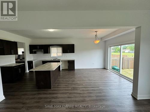 6291 Sam Iorfida Drive, Niagara Falls, ON - Indoor Photo Showing Kitchen