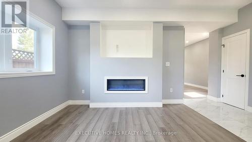 128 Oakdale Avenue, St. Catharines, ON - Indoor With Fireplace