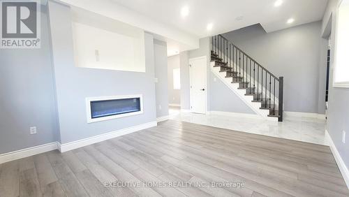 128 Oakdale Avenue, St. Catharines, ON - Indoor With Fireplace