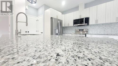 128 Oakdale Avenue, St. Catharines, ON - Indoor Photo Showing Kitchen