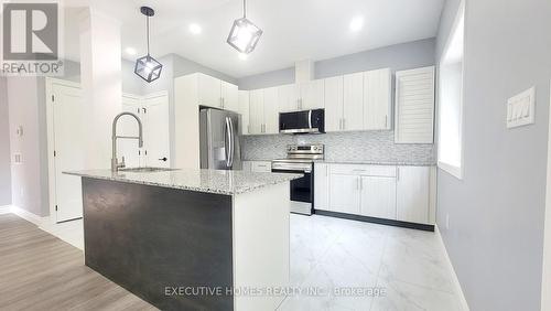 128 Oakdale Avenue, St. Catharines, ON - Indoor Photo Showing Kitchen With Stainless Steel Kitchen With Upgraded Kitchen