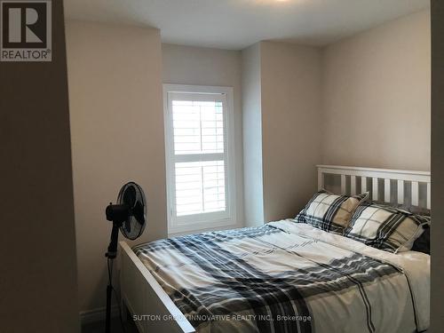 16 Birot Lane, Hamilton, ON - Indoor Photo Showing Bedroom