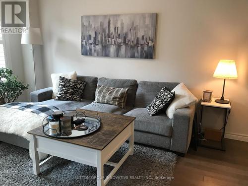 16 Birot Lane, Hamilton, ON - Indoor Photo Showing Living Room